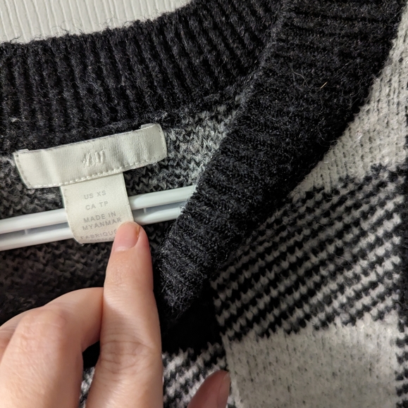 H&M Gingham Grey & Black Pullover | Size XS - Picture 8 of 10